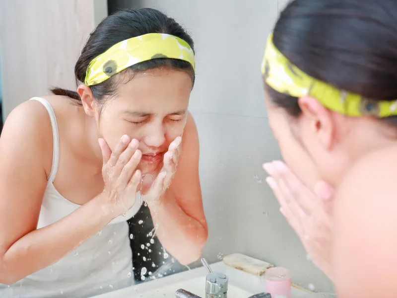 Tuổi dậy thì có nên dùng sữa rửa mặt không?