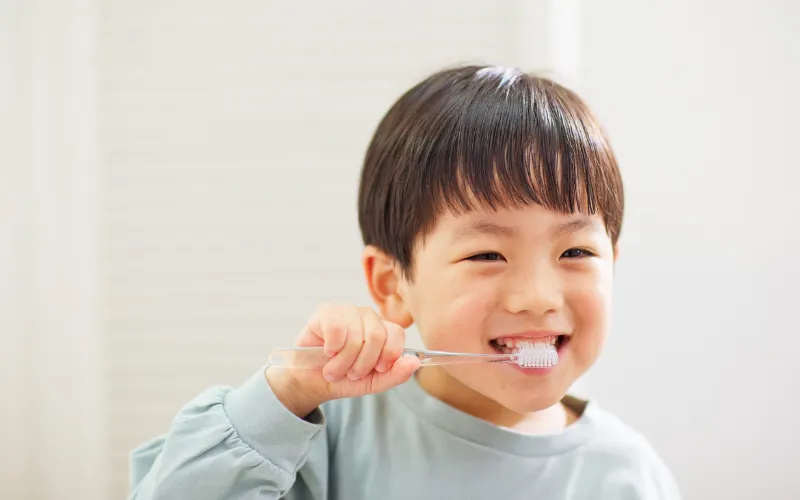 Loi-ich-khi-dung-kem-danh-rang-danh-rieng-cho-be