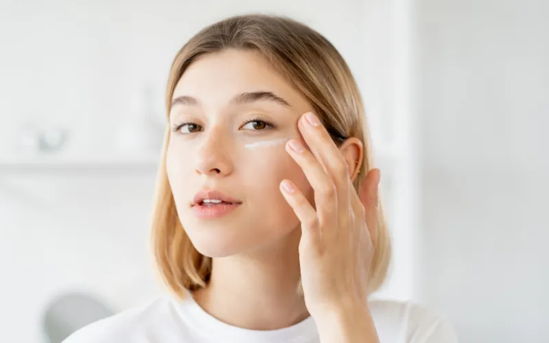 Quy-trinh-Skincare-danh-cho-da-nhay-cam-de-noi-mun