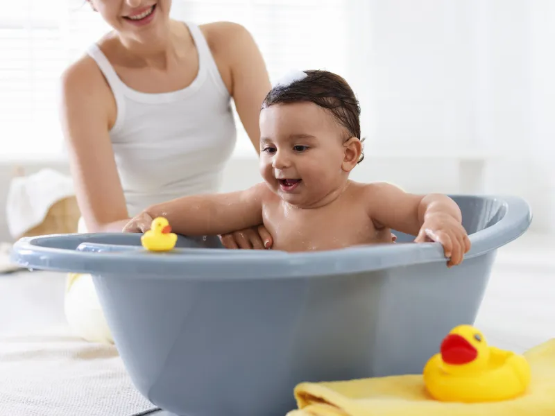 Lên rôm sảy phải làm sao? Làm sạch da đúng cách