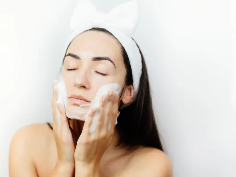 Sử dụng sữa rửa mặt phù hợp với làn da