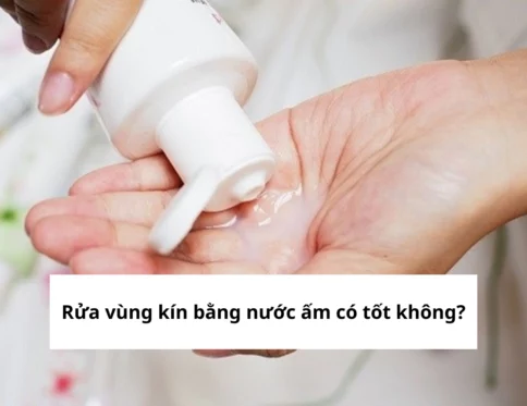 rửa vùng kín bằng nước ấm có tốt không
