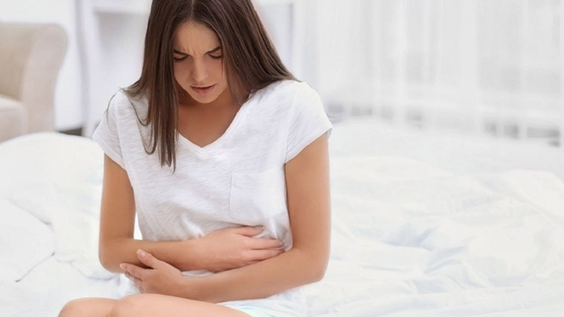 rửa vùng kín bằng nước ấm có tốt không