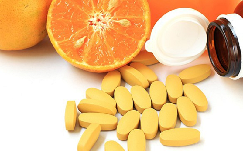 tác dụng của vitamin c với da mụn