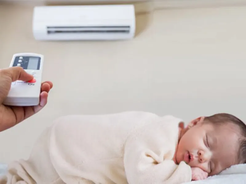 Vì sao trẻ sơ sinh nằm điều hoà dễ bị khô da?