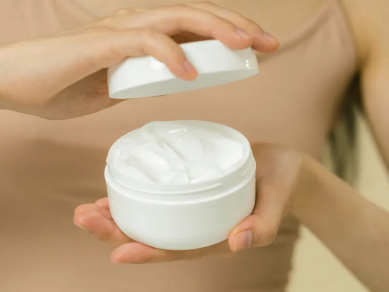 Cách thoa kem dưỡng ẩm đúng cách