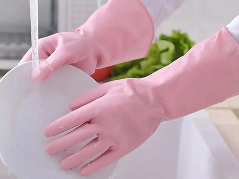 Nên chăm sóc da và tránh các yếu tố kích thích