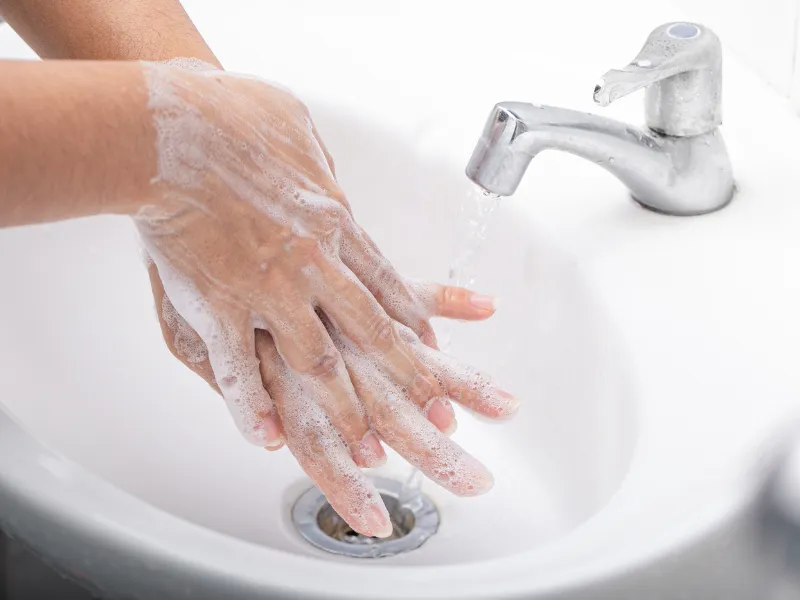 Cách làm sạch kem chống nắng không cần tẩy trang