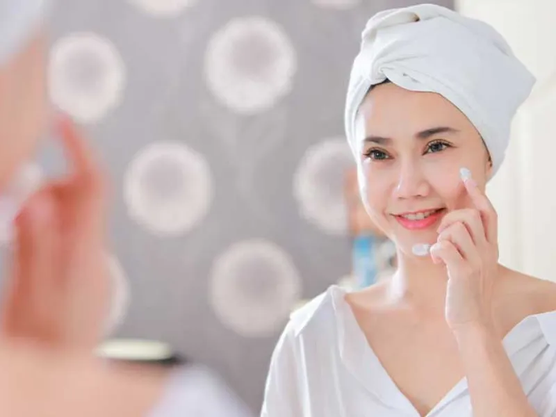 Chiết xuất kim ngân hoa được sử dụng trong một số sản phẩm chăm sóc da