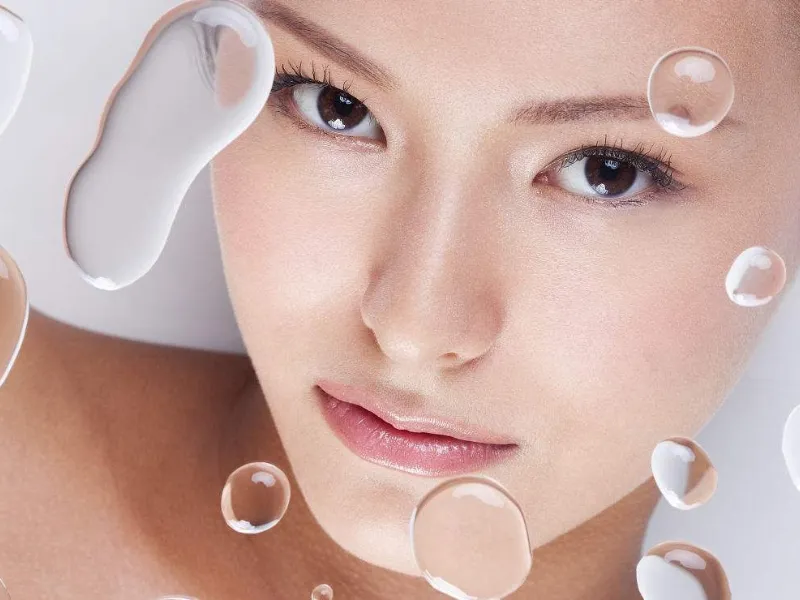 Da khô những vẫn đổ dầu cần được cấp ẩm đầy đủ