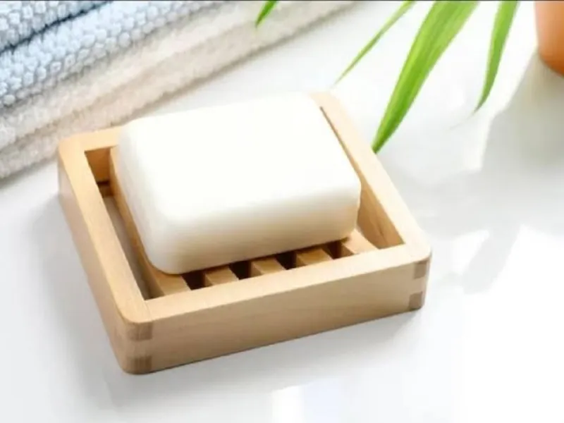 Xà bông cục thường được tạo ra từ quá trình xà phòng hóa dầu hoặc chất béo với chất kiềm