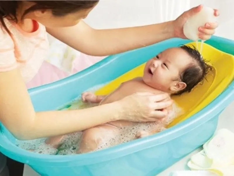 Xà bông cục có ưu điểm là nhỏ gọn, dễ bảo quản và thường tạo cảm giác sạch sau khi sử dụng
