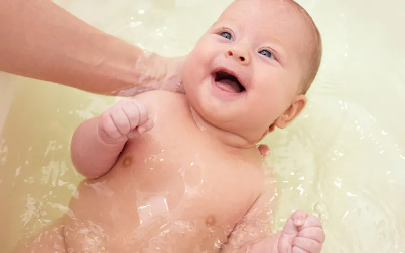 Pha loãng và kiểm tra nhiệt độ nước trước khi tắm