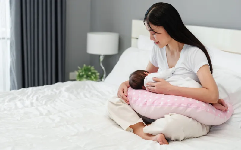 Bé bú hoặc ăn uống kém