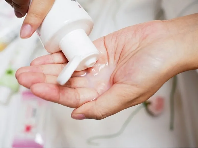 Cách thải độc vùng kín - Sử dụng dung dịch vệ sinh phù hợp