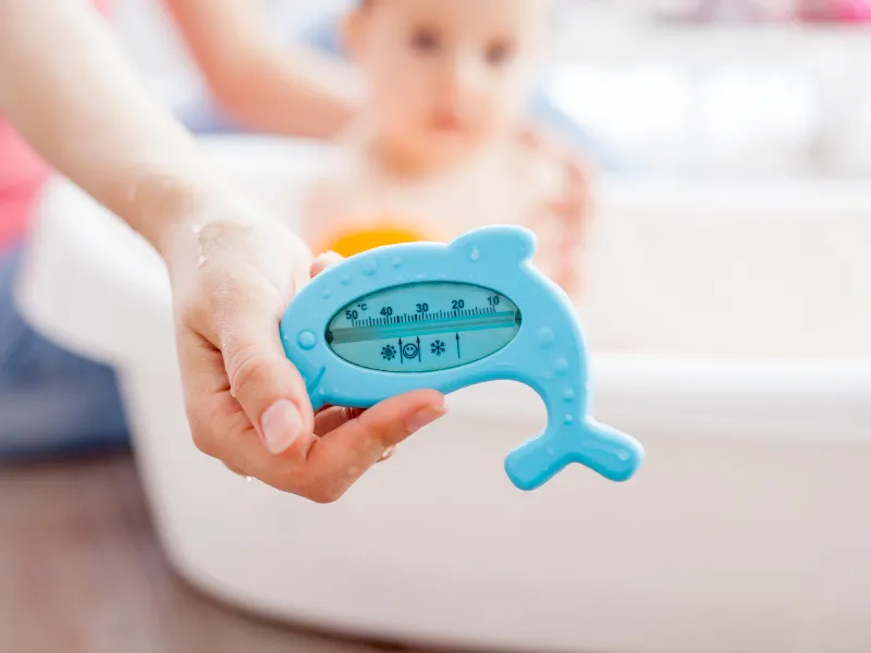 Hướng dẫn tắm cho trẻ bị tay chân miệng đúng cách