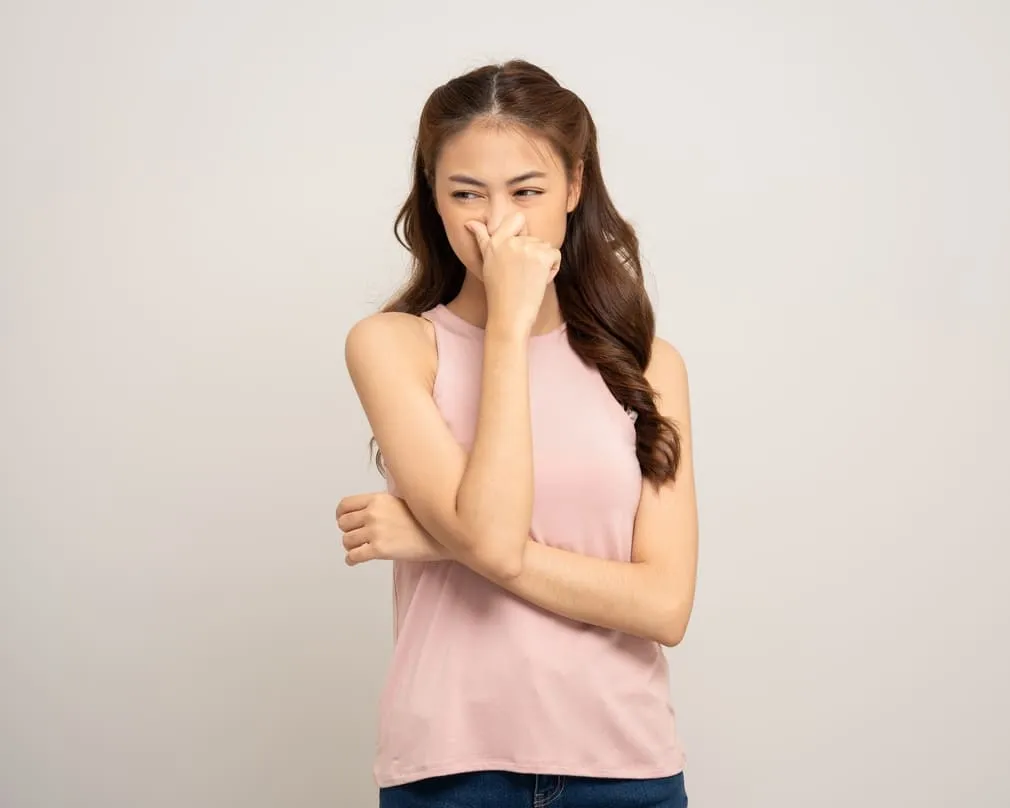V ùng kín có mùi hôi nhưng không ngứa có thể do vệ sinh vùng kín chưa đúng cách